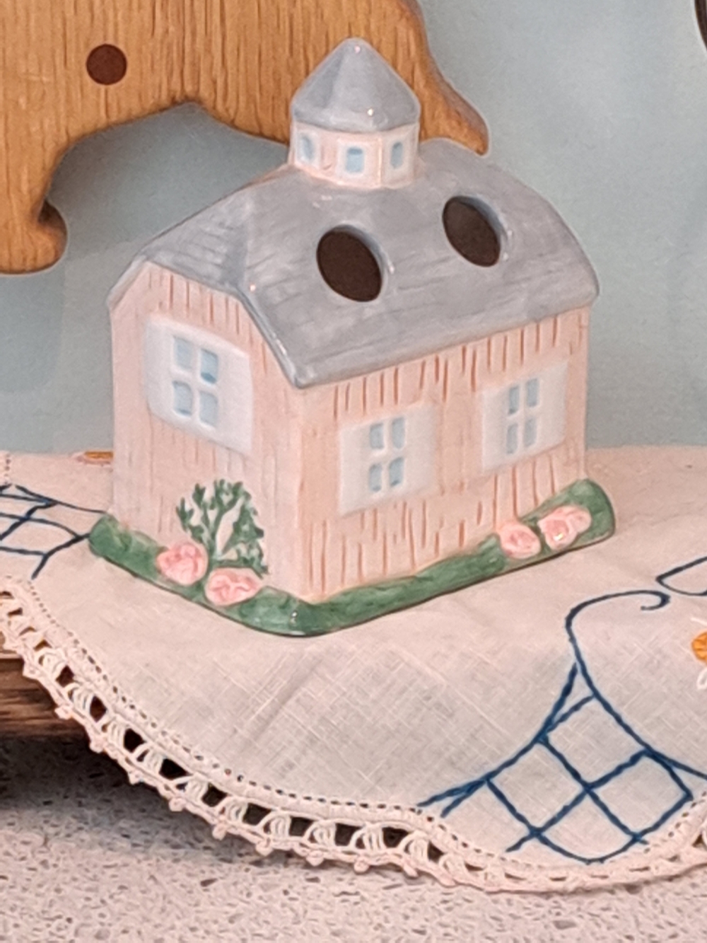 Ceramic Cottage Tooth Brush Holder - Pastel Pink and Blue